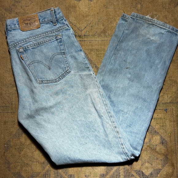 Orange tag Levi’s (top right) - Picture 3 of 4